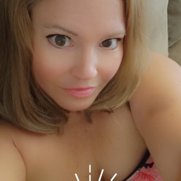 Meet your Posher, Tracie - Picture 2 of 2